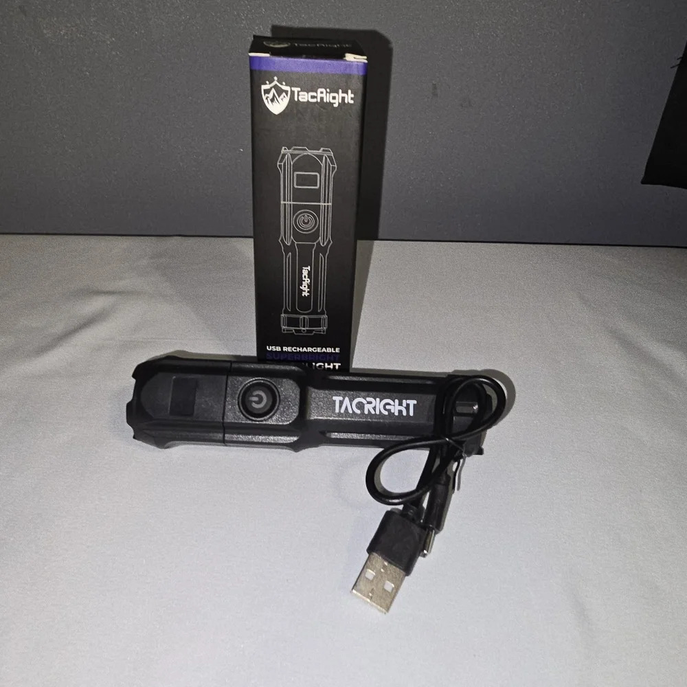 🆕Superbright Flashlight w/ 3 Modes - NEW